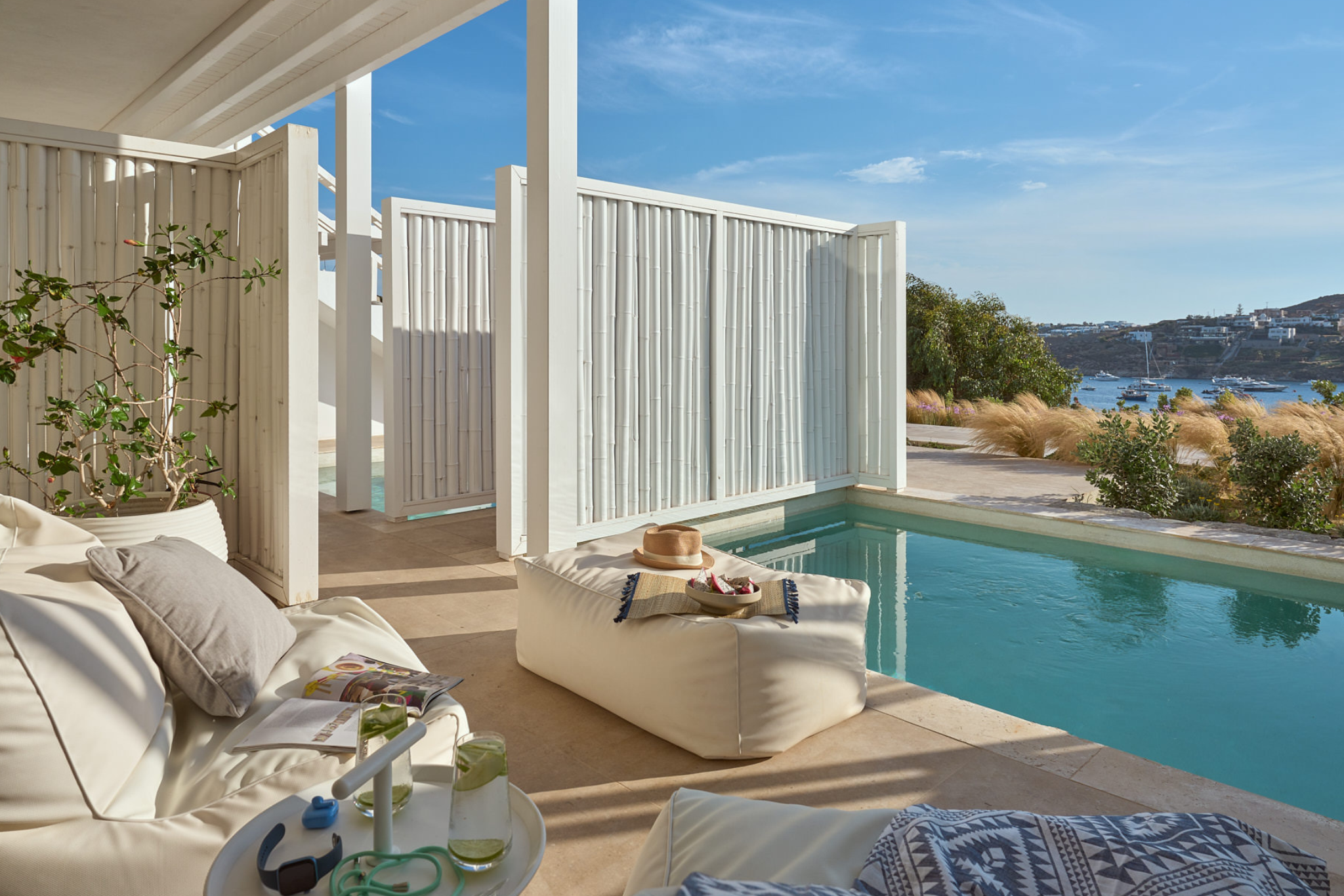 Chambre Design avec vue sur la mer et piscine de relaxation