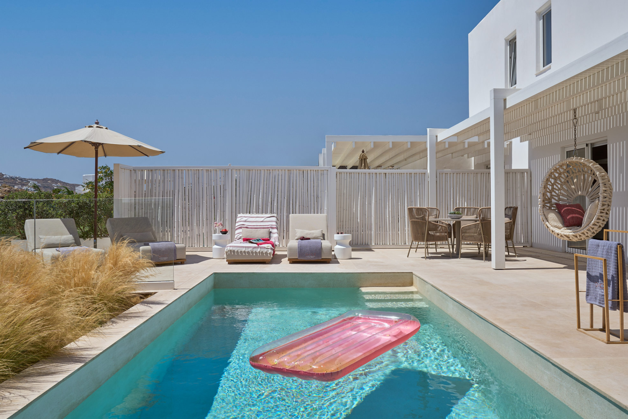 Chambre Design avec vue sur la mer et piscine partagée