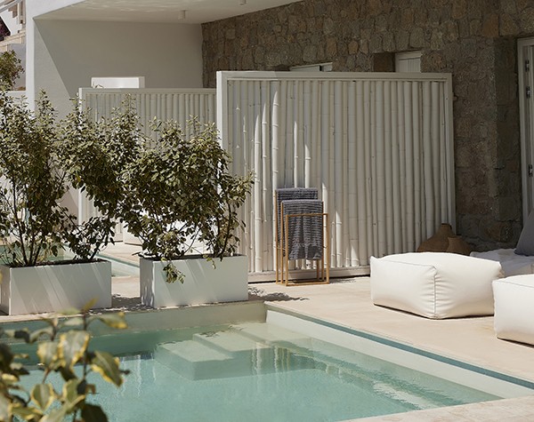 Chambre Design avec vue partielle sur la mer et piscine de relaxation